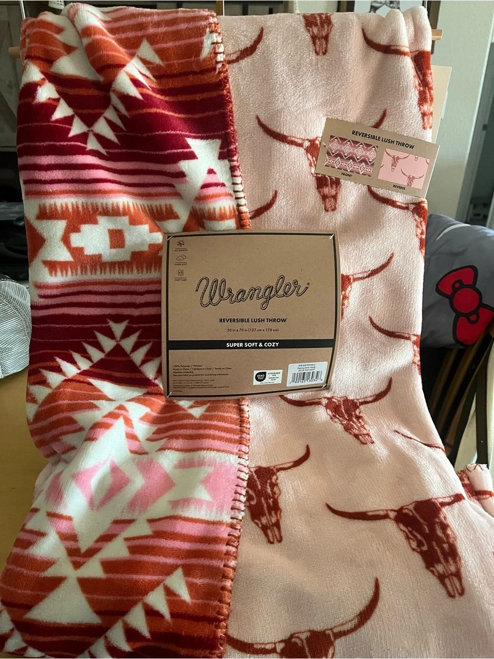 Wrangler Reversible Plush Throw Blanket - Pink & Rust